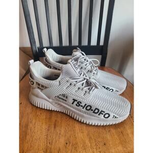 NWOT men's size 11.5 gray sneakers cloth running shoes